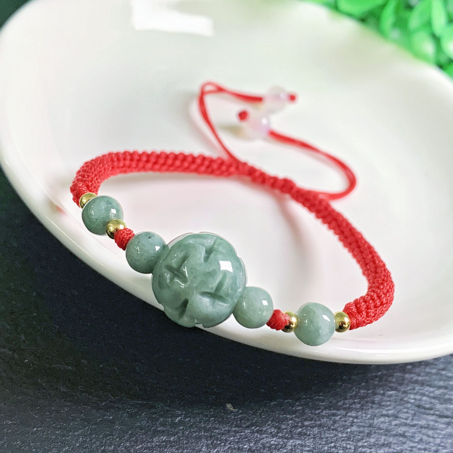 Um myanmar jadeite esculpir gr - Beading avaliação e preço